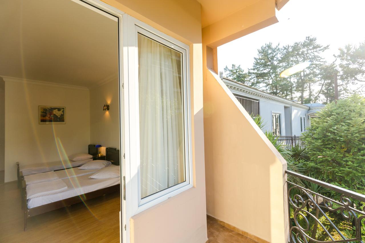 Hotel Simpatia Кобулети Экстерьер фото